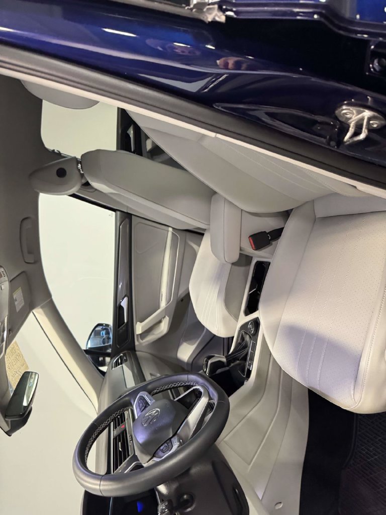 Used 2023 Volkswagen Tiguan SE AWD/4WD image 12