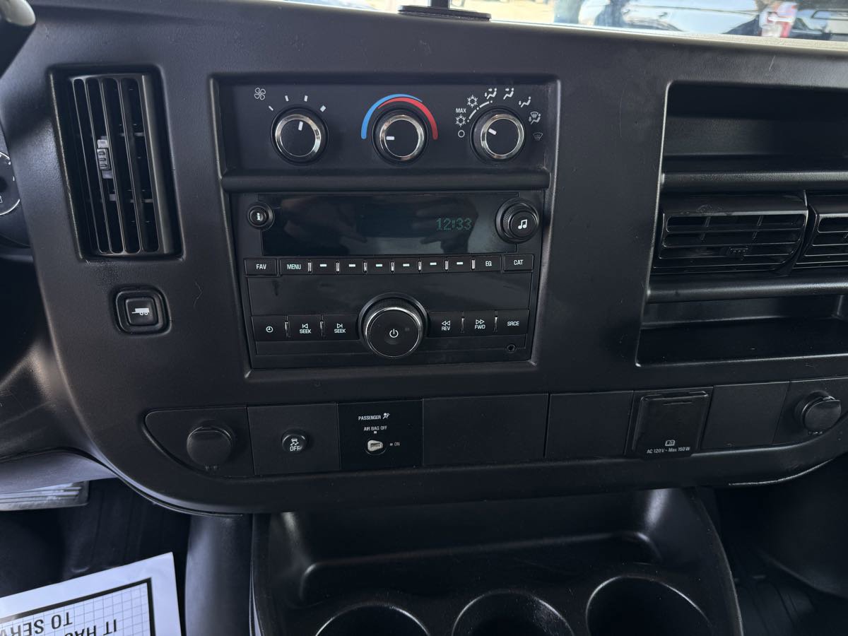 Used 2015 Chevrolet Express 3500 w/ Chrome Appearance Package image 10