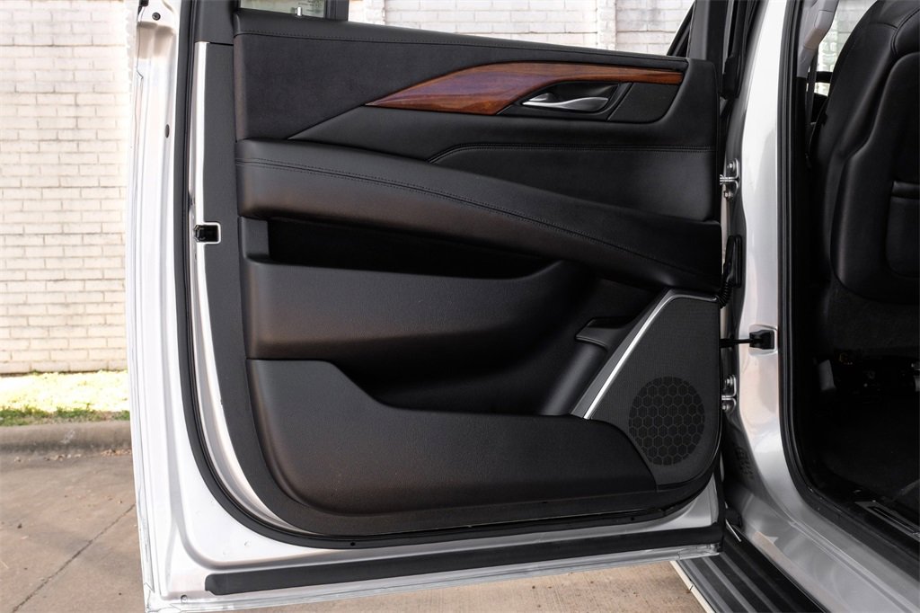 Used 2019 Cadillac Escalade ESV Luxury image 52
