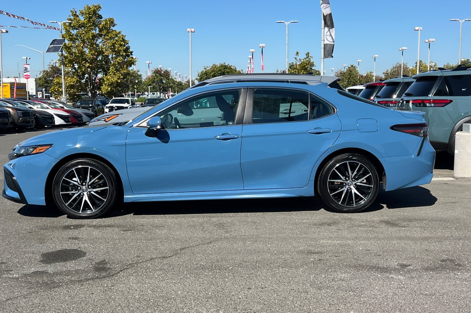 Used 2024 Toyota Camry SE FWD image 7