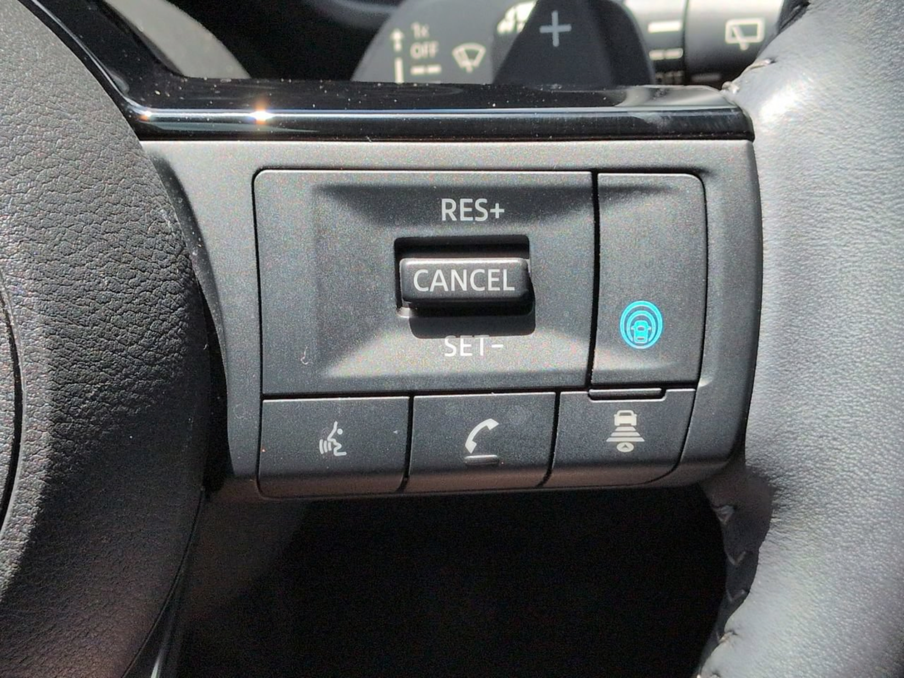 Used 2023 Nissan Rogue SL w/ SL Premium Package FWD image 31