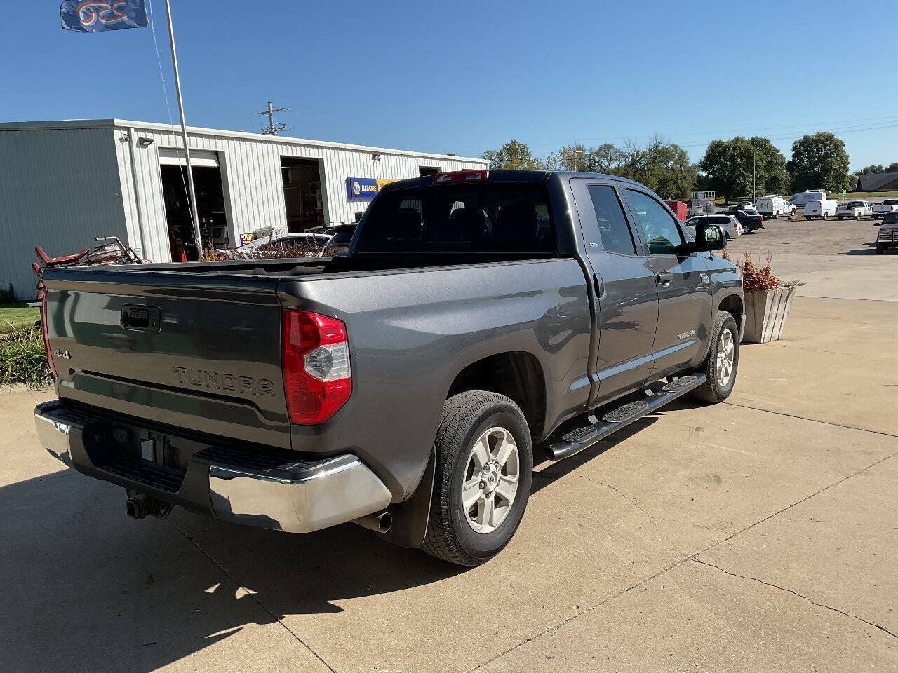 Used 2019 Toyota Tundra SR5 AWD/4WD image 9