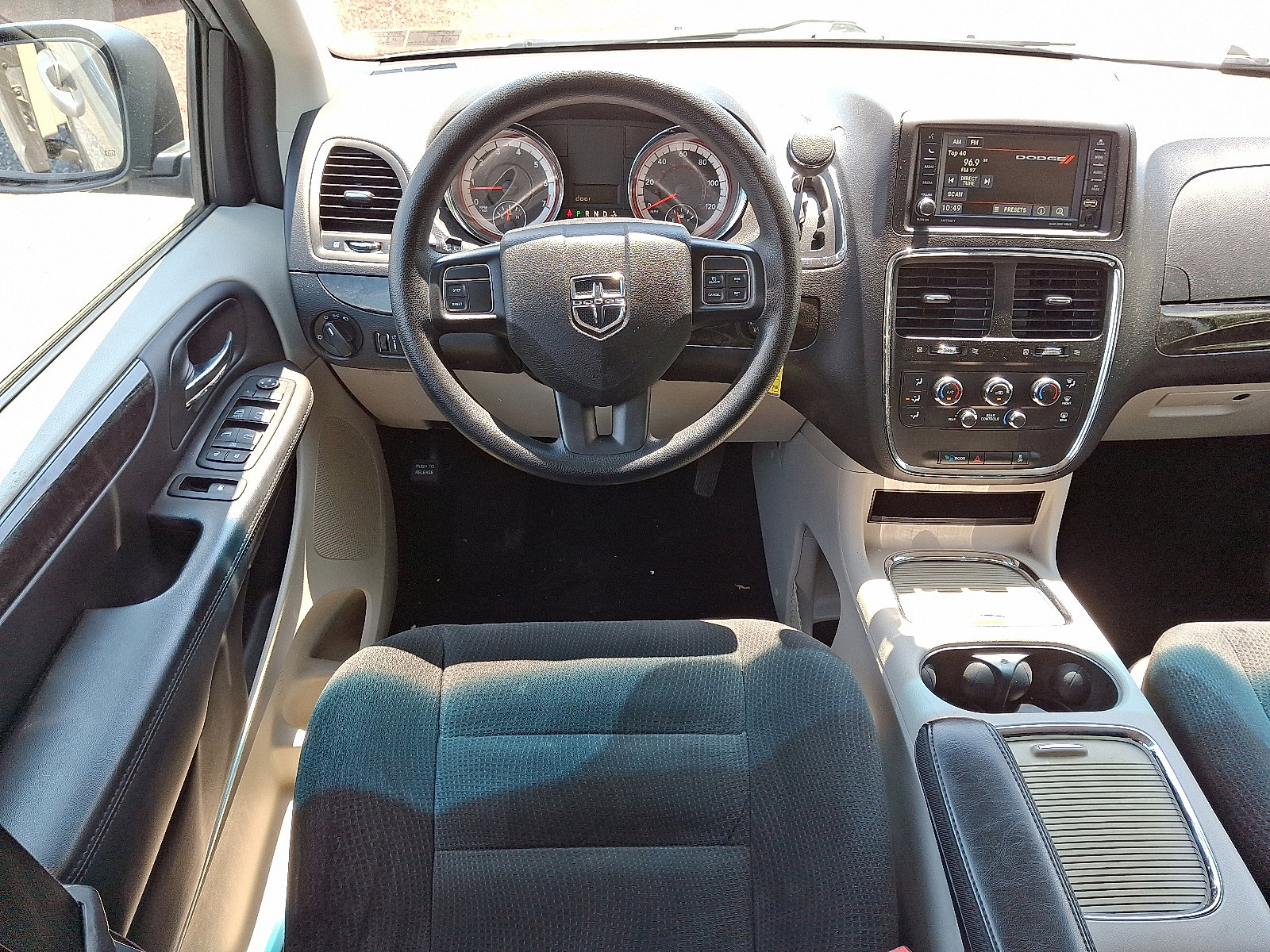 Used 2016 Dodge Grand Caravan SXT image 14