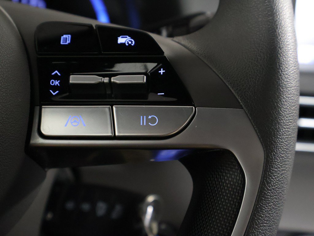 Certified 2025 Hyundai Elantra SE FWD image 37