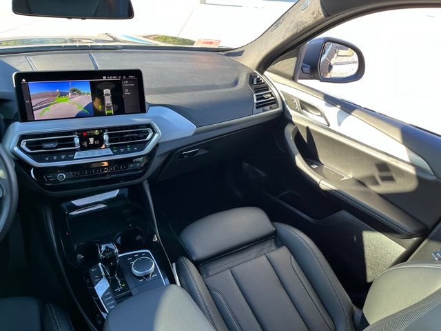 Used 2025 BMW X4 xDrive30i AWD/4WD image 13