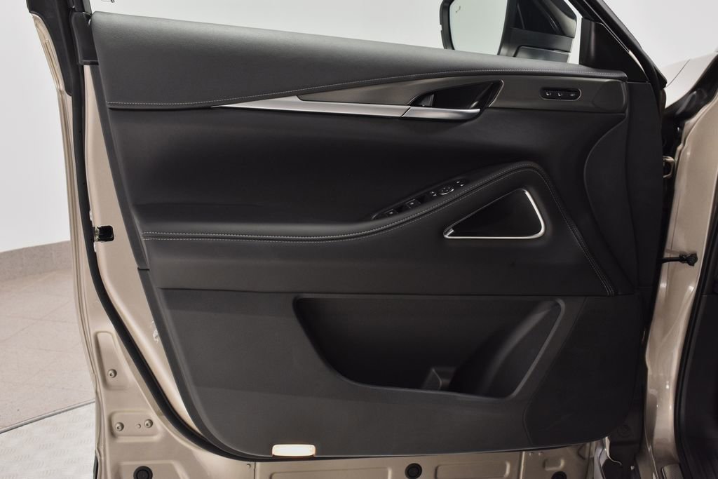 New 2026 INFINITI QX60 Luxe w/ Family Package image 9