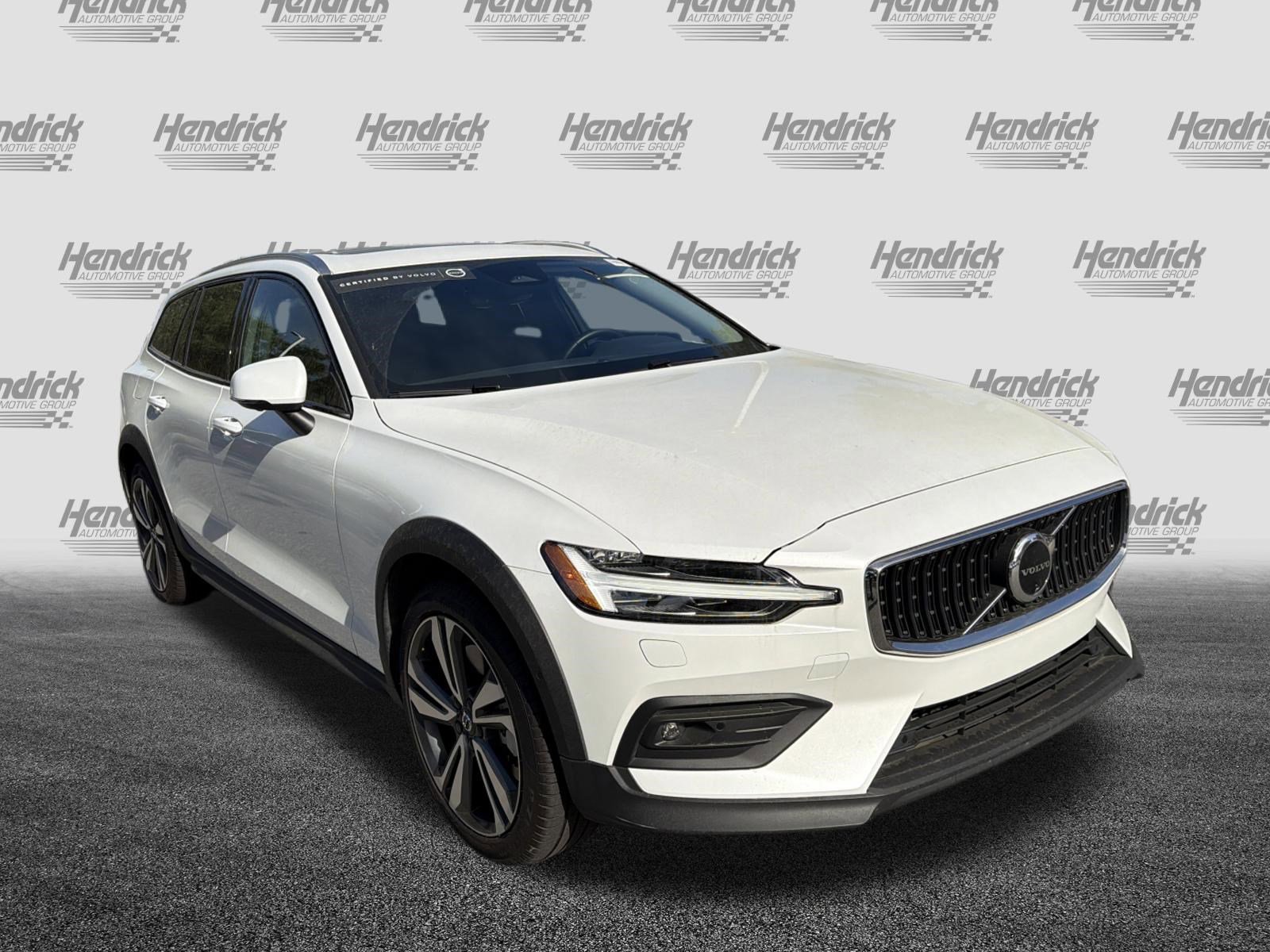 Certified 2025 Volvo V60 B5 Cross Country Plus image 2