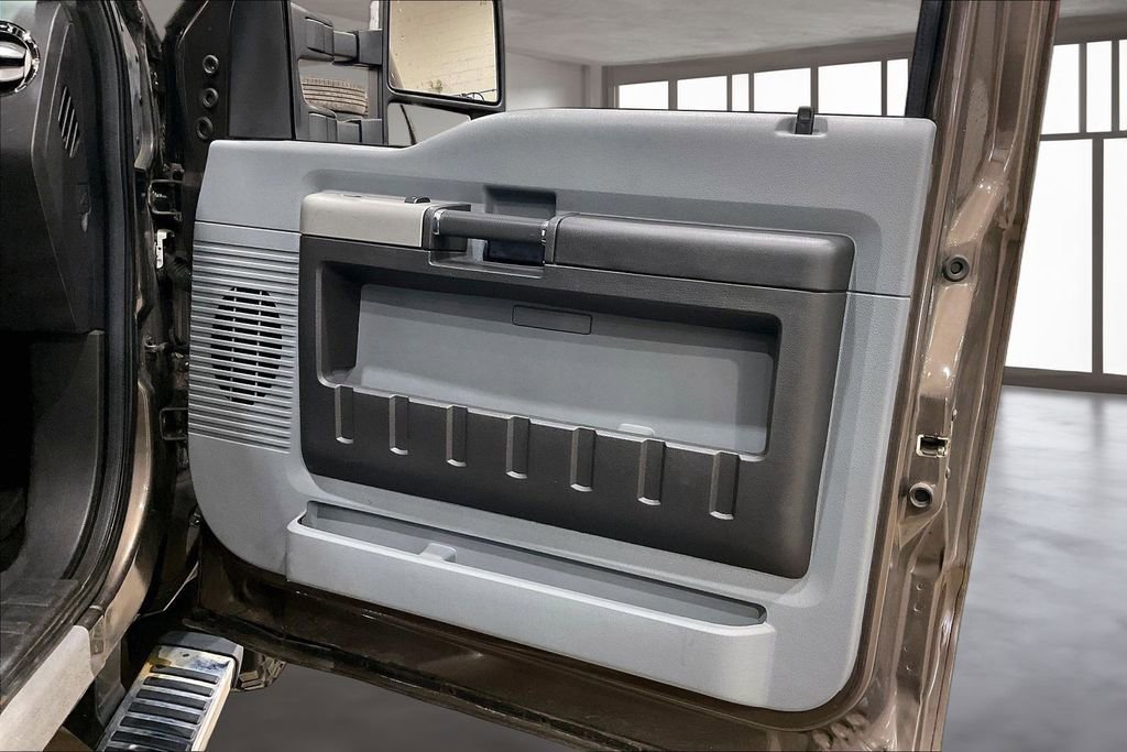 Used 2015 Ford F350 XLT w/ XLT Premium Package image 24