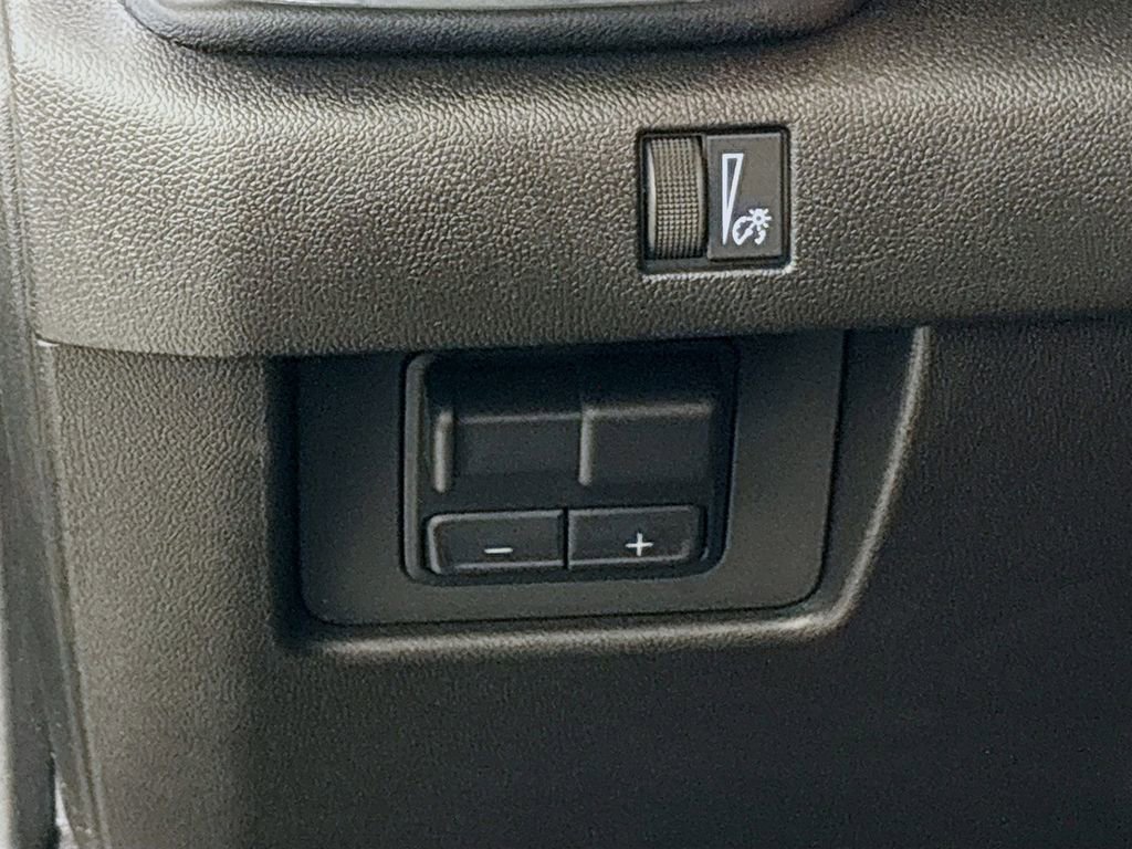 New 2025 GMC Canyon Elevation w/ Convenience Package image 10