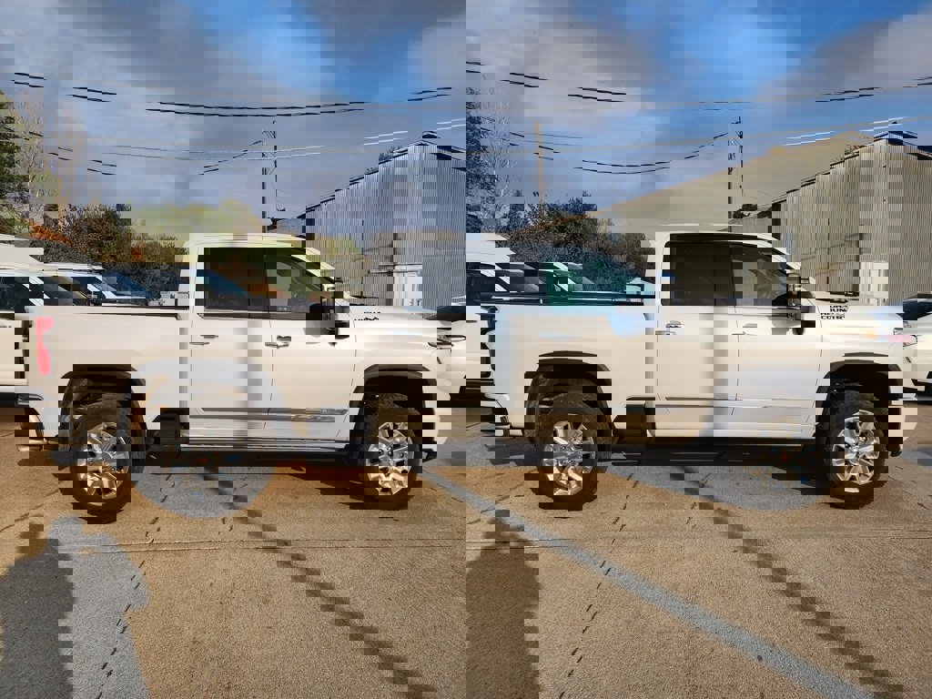 Used 2024 Chevrolet Silverado 2500 High Country w/ Technology Package image 5