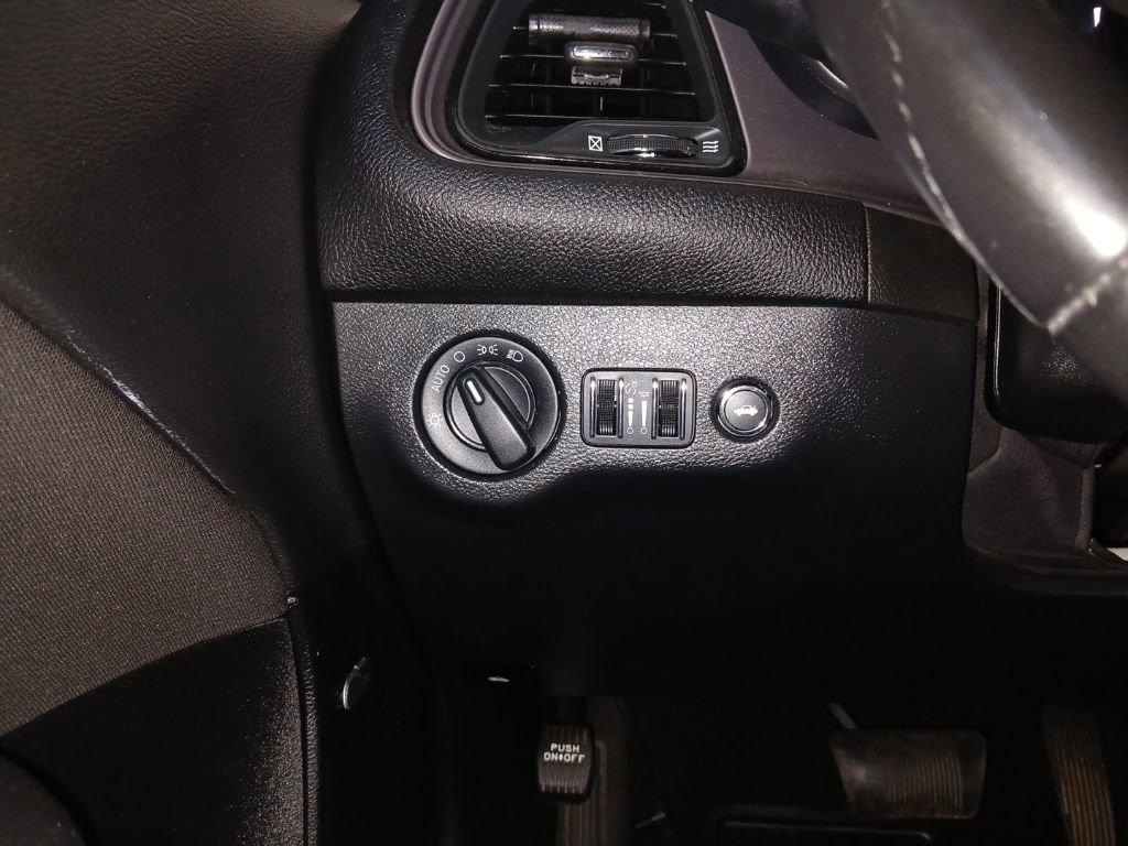 Used 2023 Dodge Challenger SXT RWD image 10