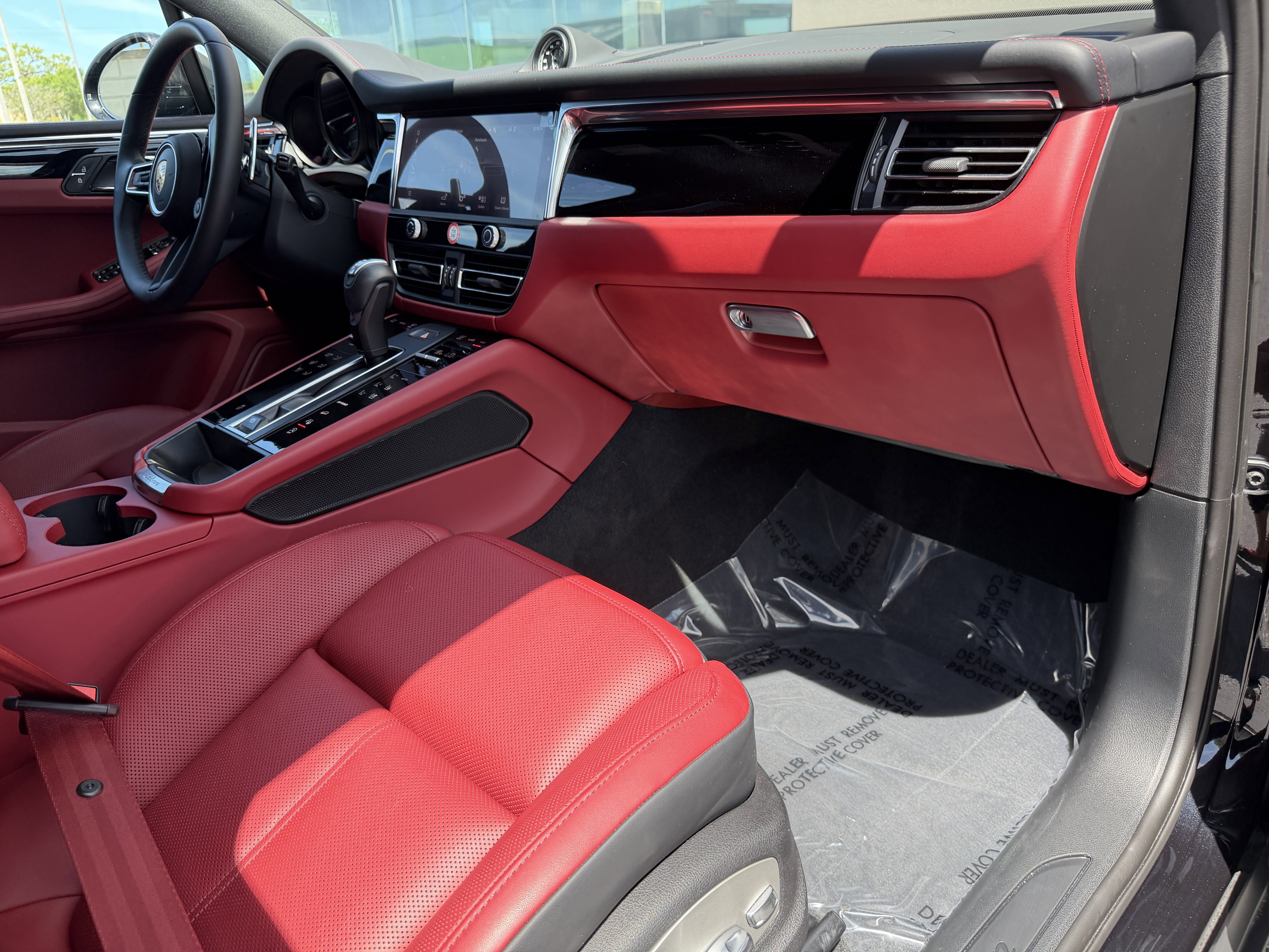 Certified 2025 Porsche Macan image 16