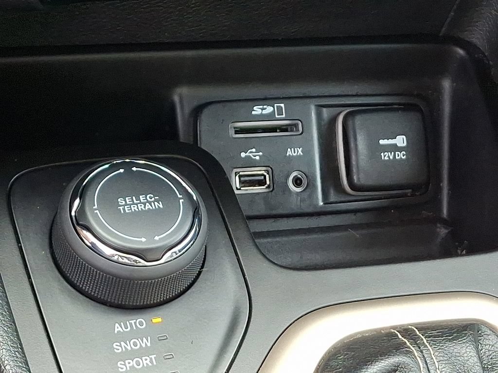 Used 2018 Jeep Cherokee Limited AWD/4WD image 25