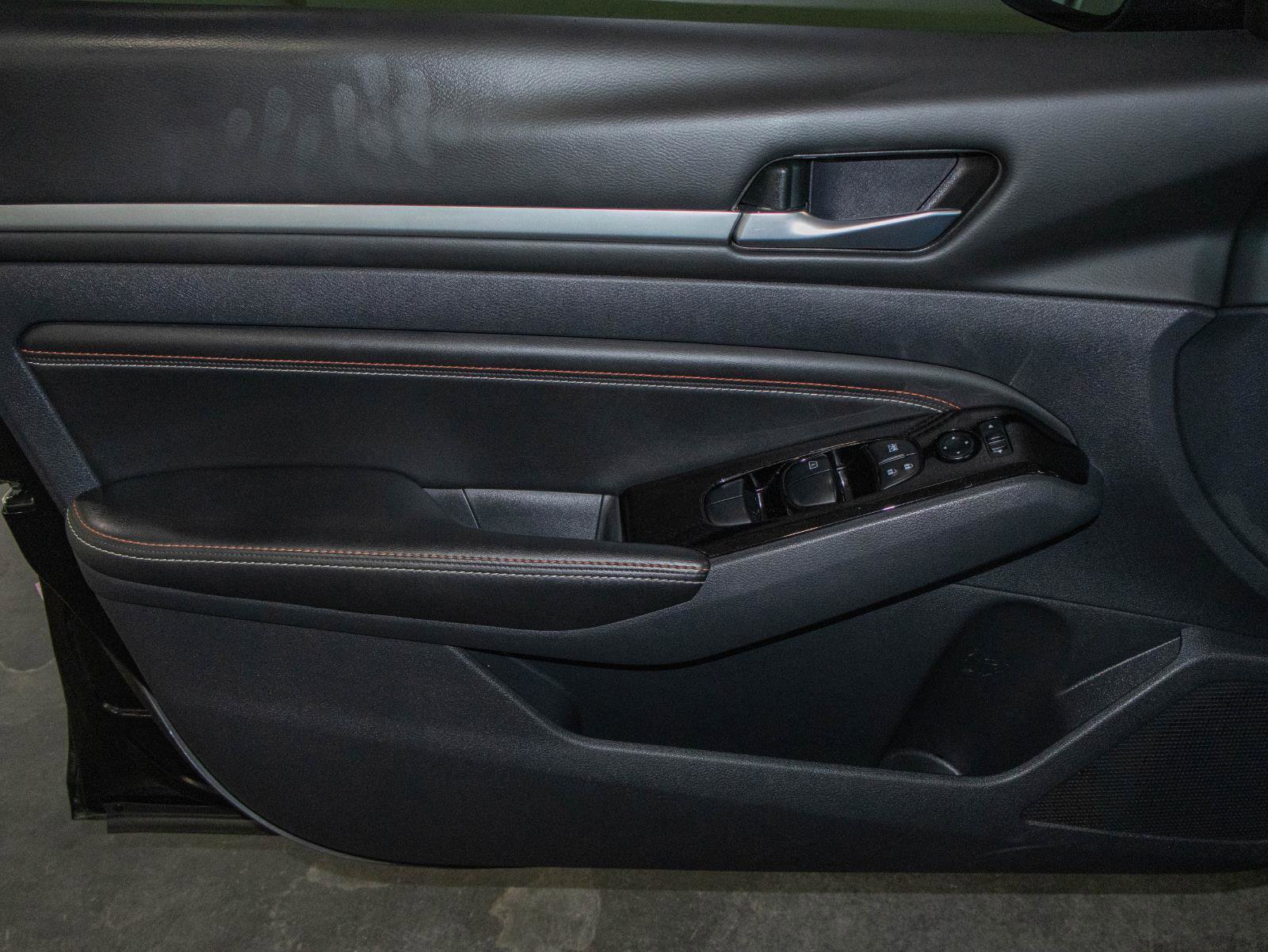 Used 2023 Nissan Altima 2.5 SR w/ SR Premium Package image 11