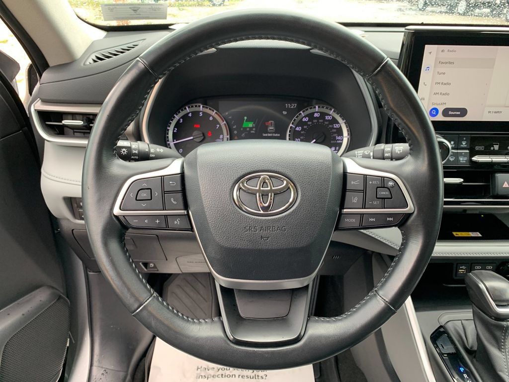 Used 2023 Toyota Highlander XLE FWD image 27