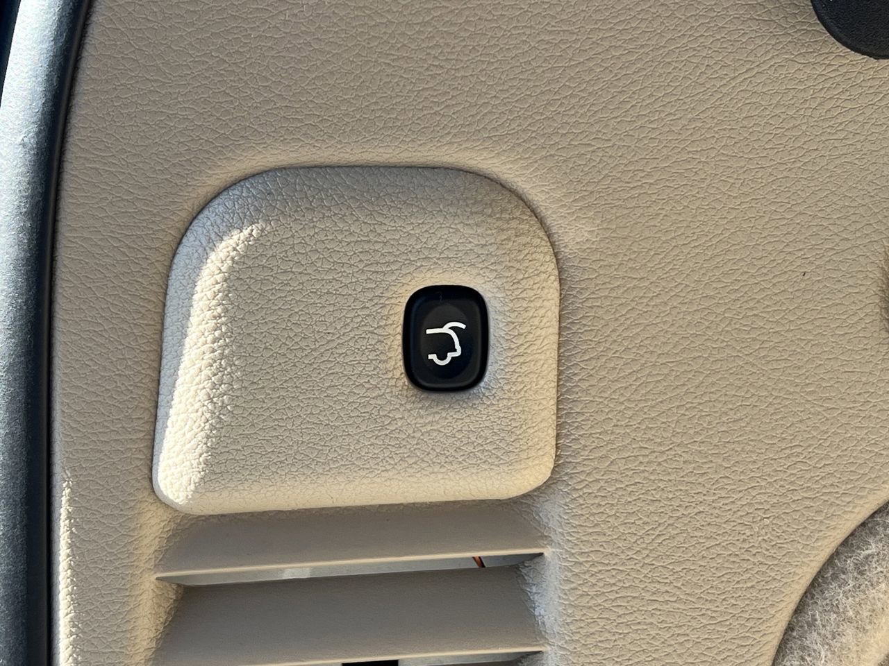 Used 2020 Jeep Grand Cherokee Overland image 37