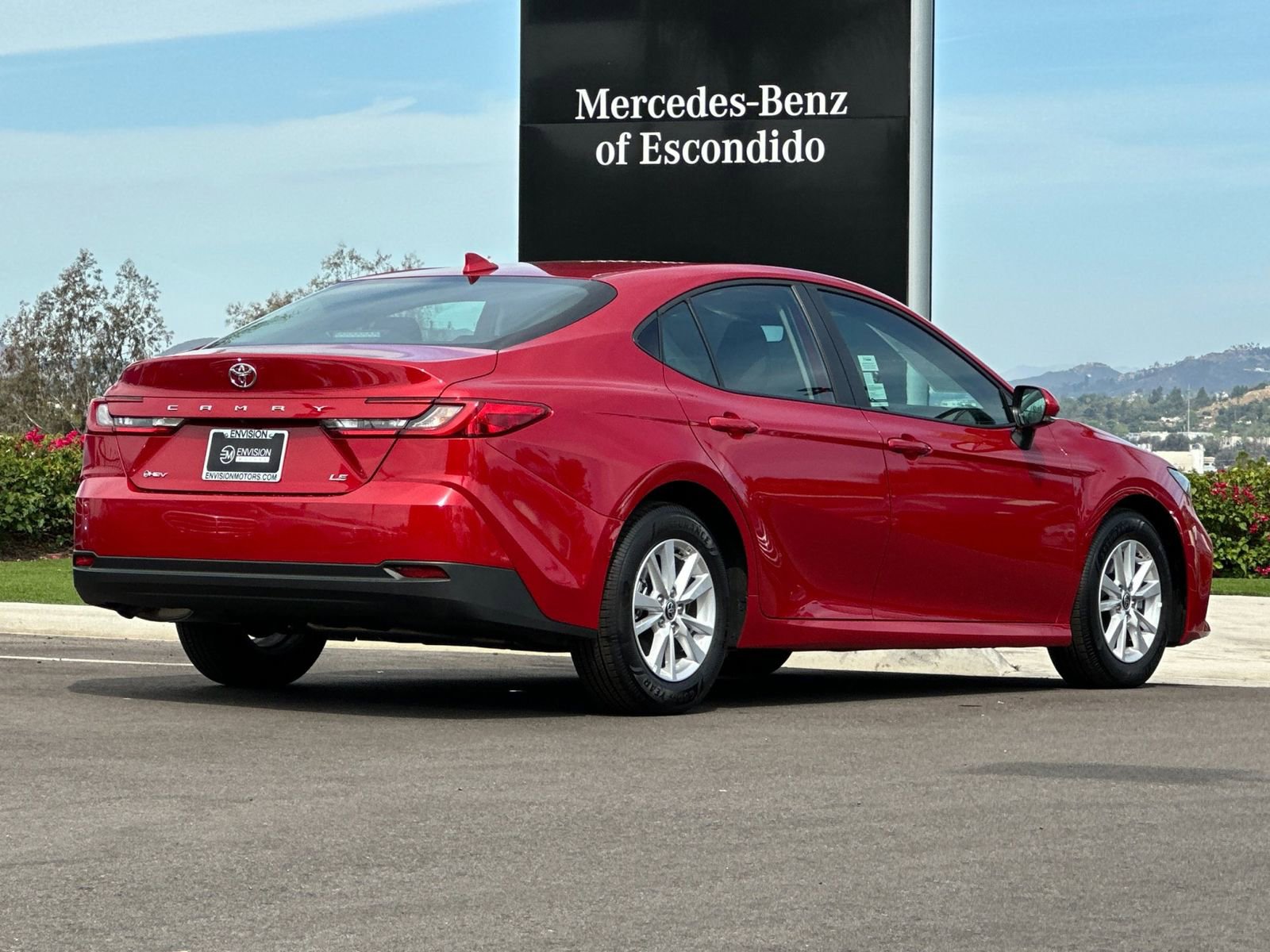 Used 2025 Toyota Camry LE w/ Convenience Package image 3