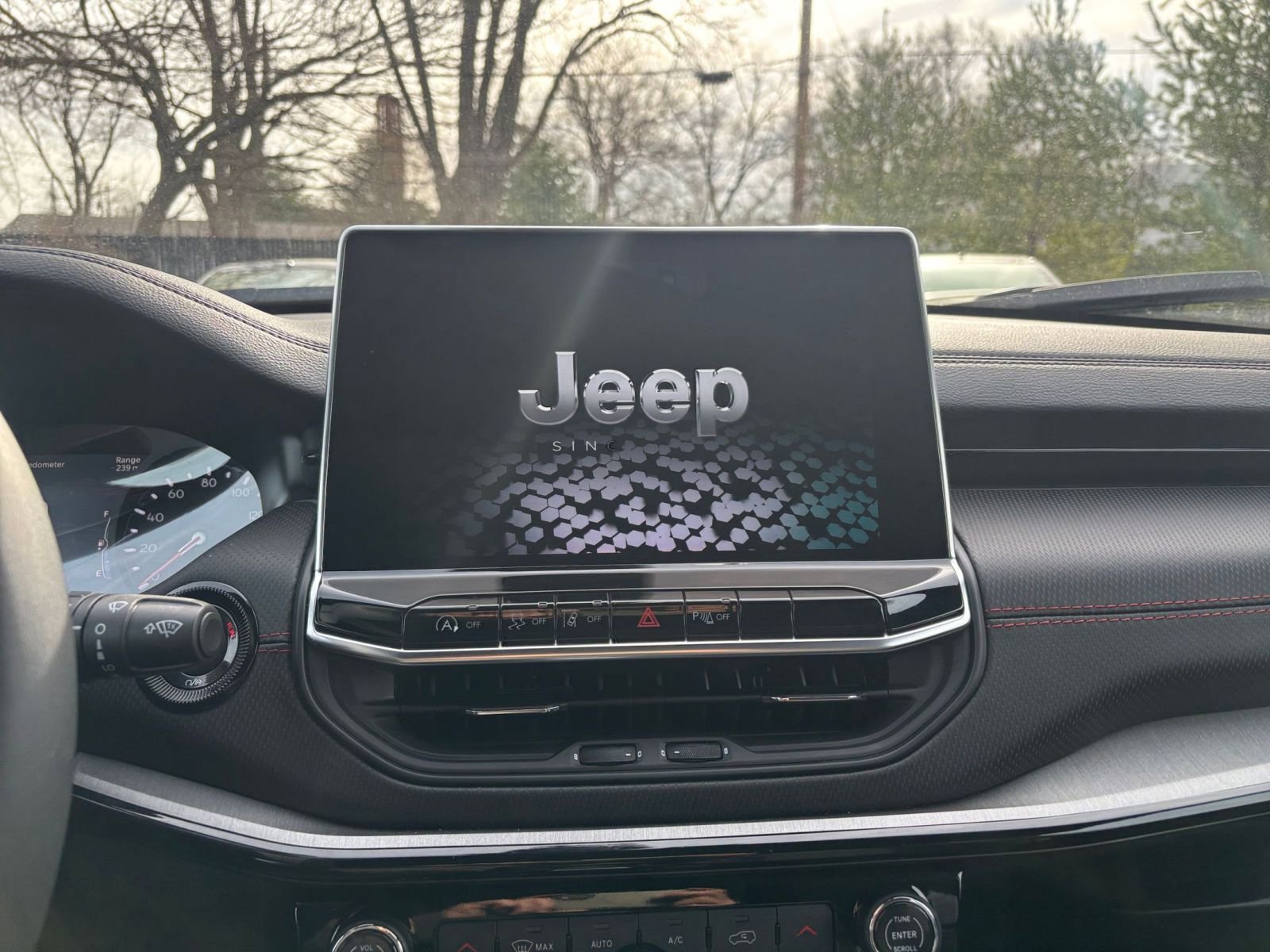 Used 2025 Jeep Compass Trailhawk image 20