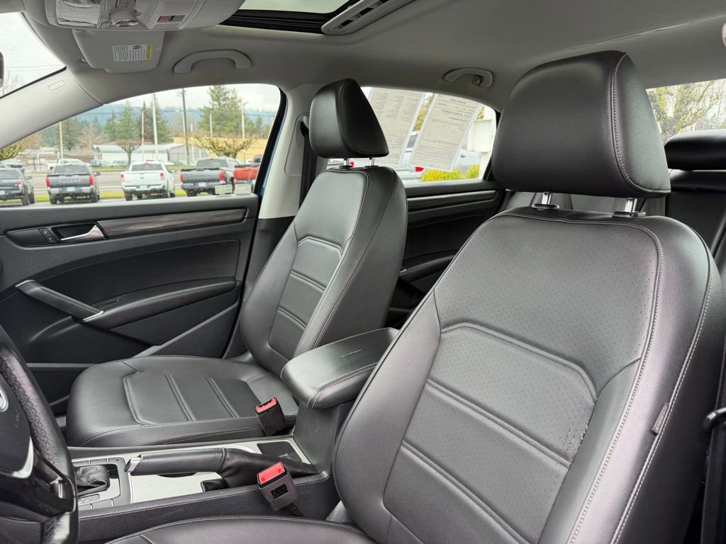 Used 2020 Volkswagen Passat 2.0T R-Line image 17