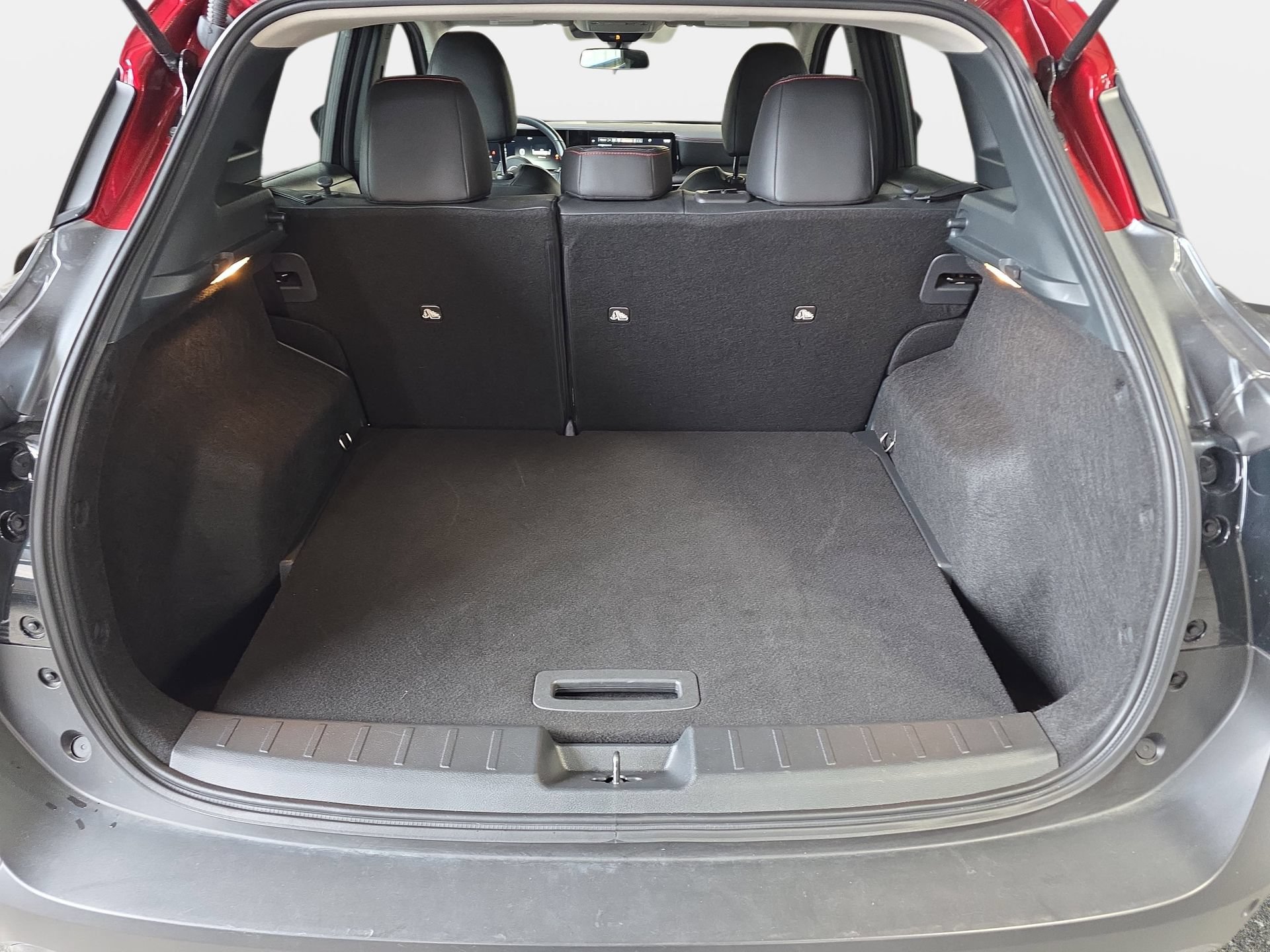 Used 2025 Nissan Kicks SR FWD image 12