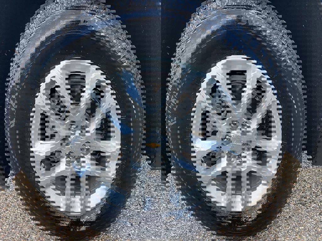 Used 2023 Chevrolet Traverse LS w/ Safety Package image 16