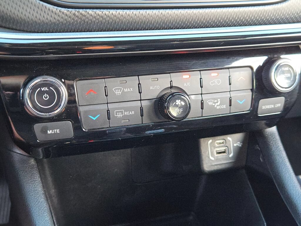 Used 2024 Jeep Compass Trailhawk AWD/4WD image 24