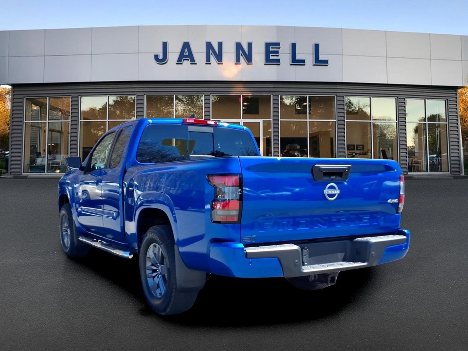 Used 2025 Nissan Frontier SV w/ SV Convenience Package image 7