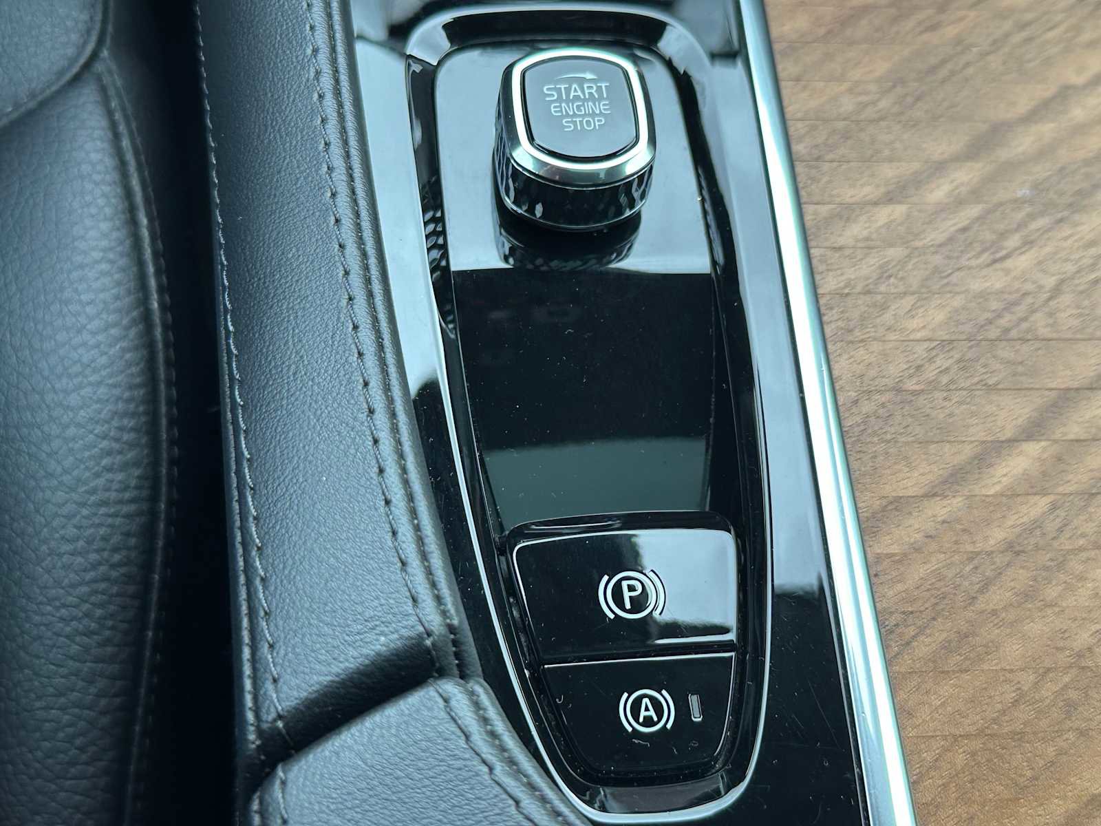 Certified 2023 Volvo XC90 T8 Plus image 40