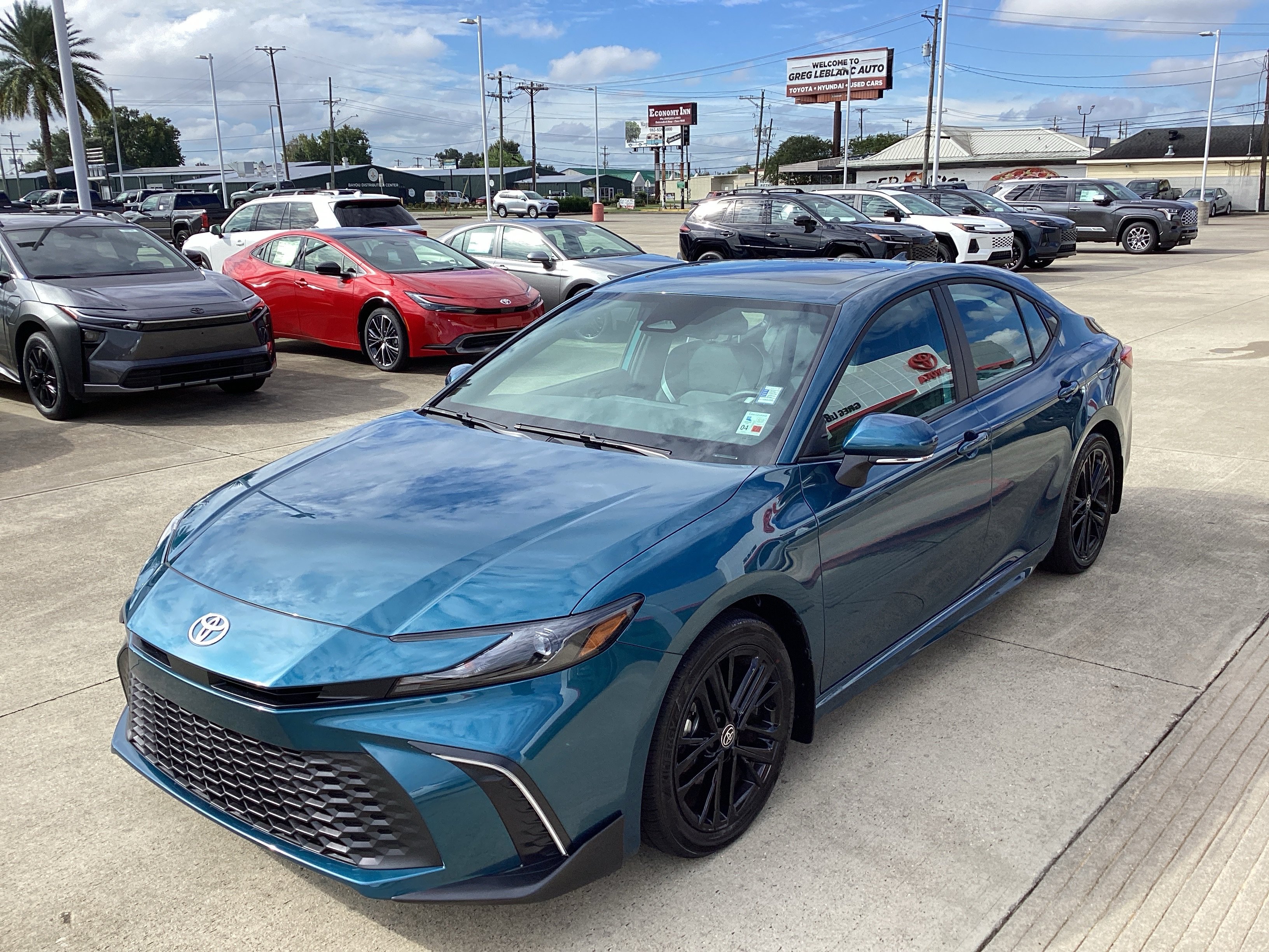 Used 2026 Toyota Camry SE w/ Multimedia Upgrade Package FWD image 3