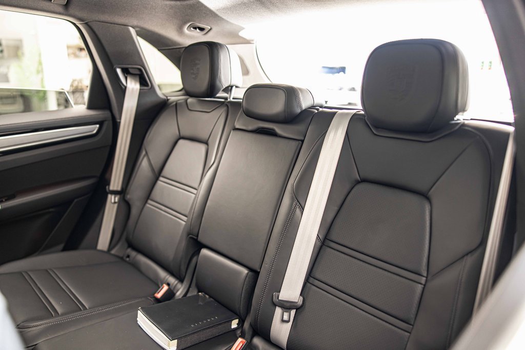 Used 2022 Porsche Cayenne S Platinum image 33