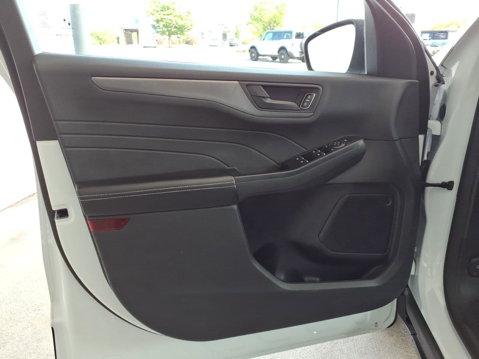 Used 2024 Ford Escape Active AWD/4WD image 4