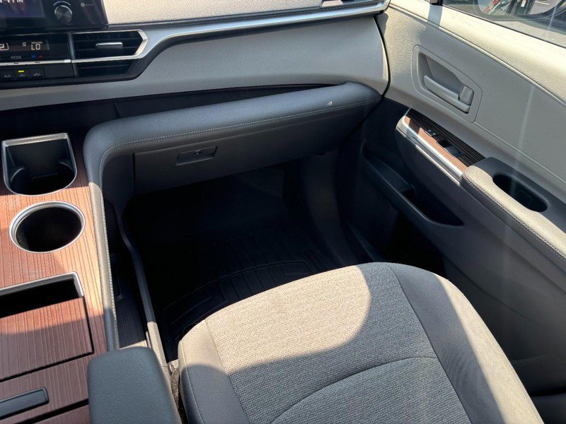 Certified 2021 Toyota Sienna LE FWD image 15