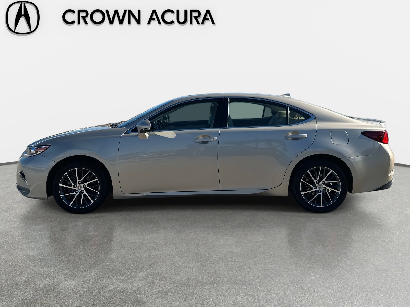 Used 2018 Lexus ES 350 w/ Luxury Package w/Wood Trim image 3