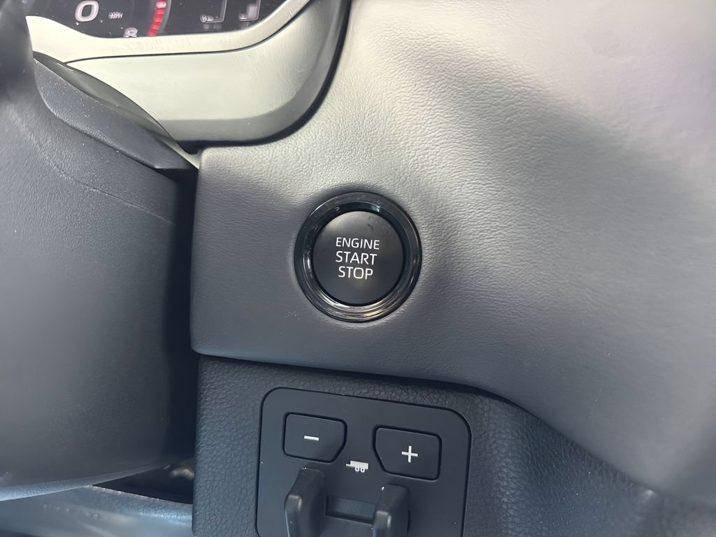 Used 2025 Toyota Tundra Platinum AWD/4WD image 23