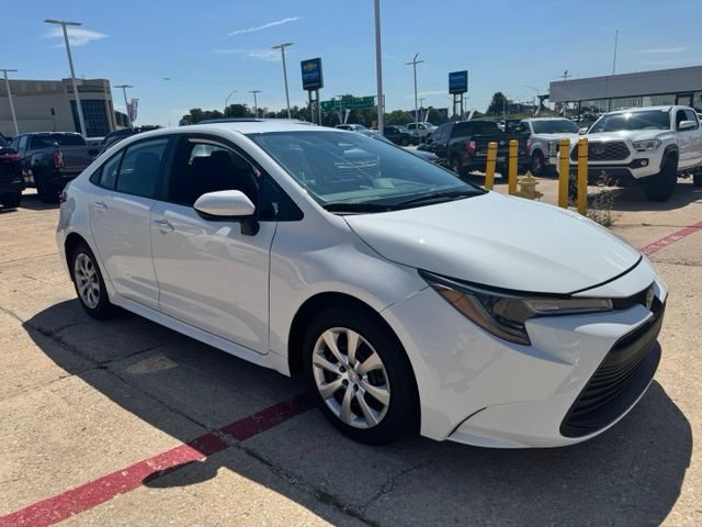 Used 2025 Toyota Corolla LE FWD image 1