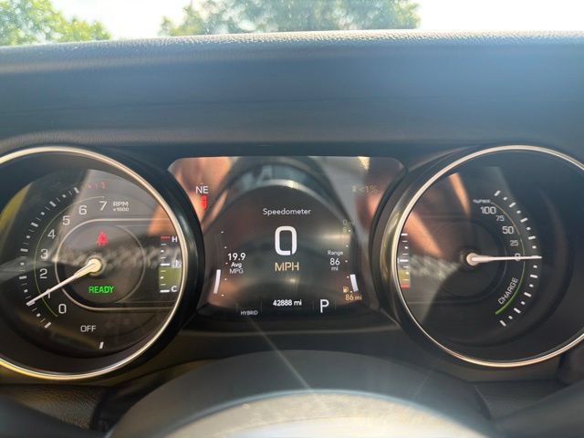 Used 2023 Jeep Wrangler Unlimited Sahara w/ Cold Weather Group AWD/4WD image 19