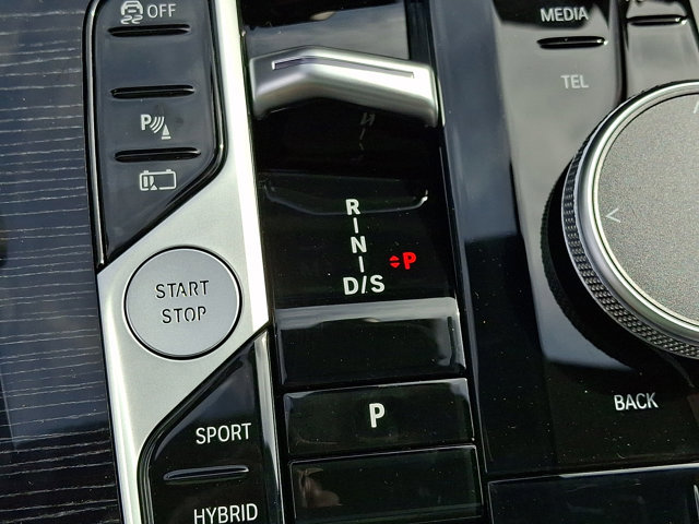 New 2026 BMW X5 xDrive50e image 11