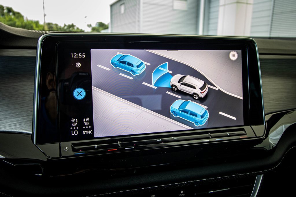 New 2026 Volkswagen Atlas Cross Sport SE image 41