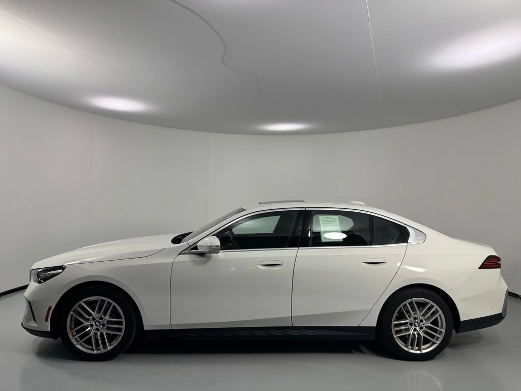 Certified 2024 BMW 530i xDrive w/ Convenience Package AWD/4WD image 5