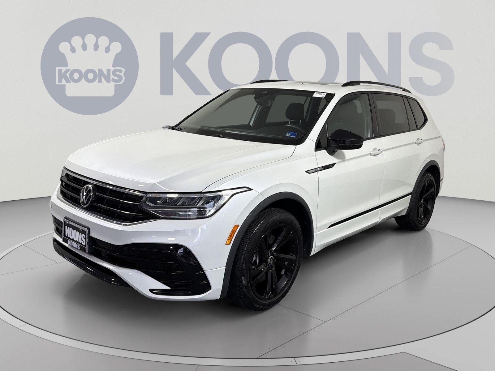 Used 2023 Volkswagen Tiguan SE R-Line AWD/4WD image 1