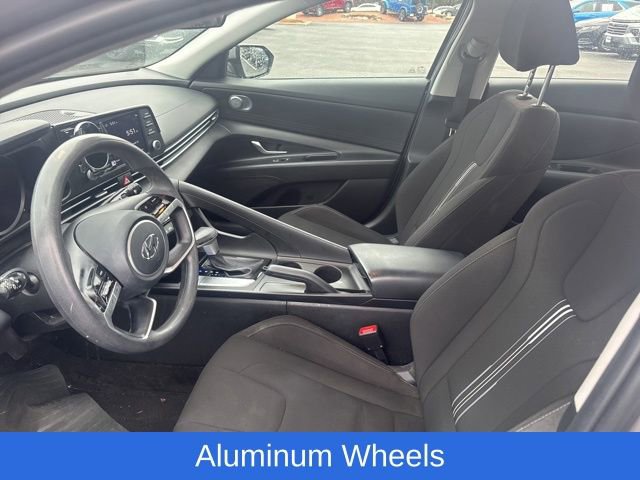 Used 2023 Hyundai Elantra SEL image 9
