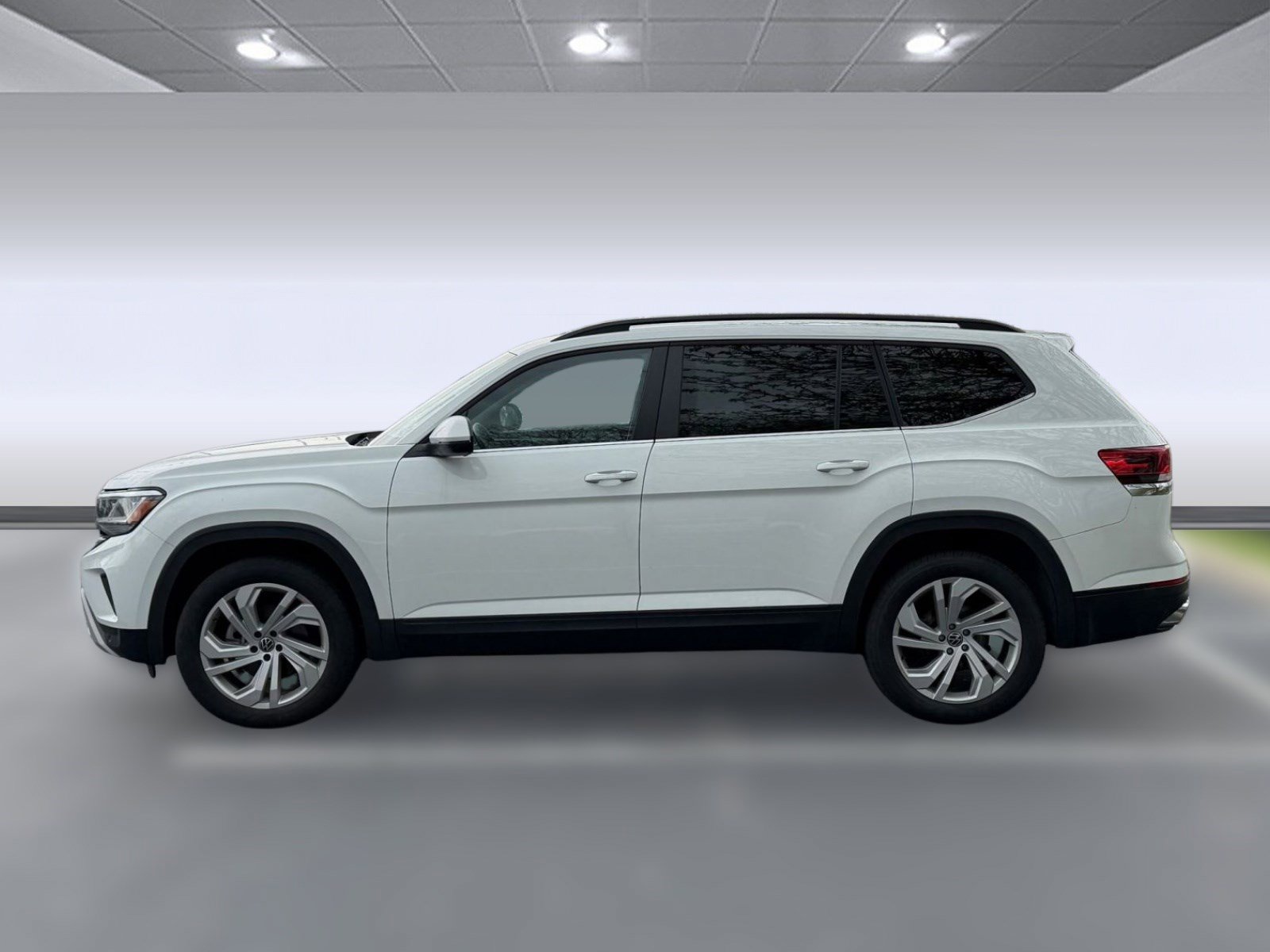 Used 2023 Volkswagen Atlas SE AWD/4WD image 2