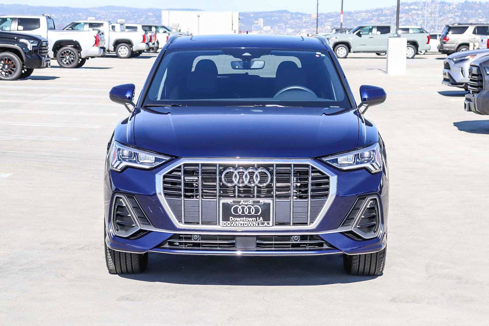 Used 2025 Audi Q3 2.0T Premium w/ Convenience Package image 2