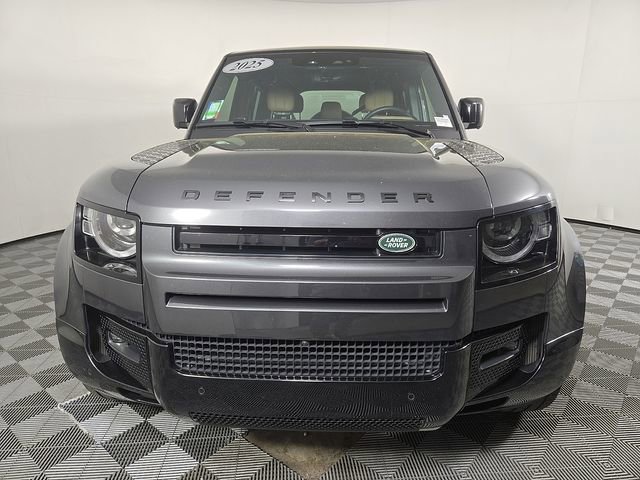 Used 2025 Land Rover Defender 110 V8 image 3