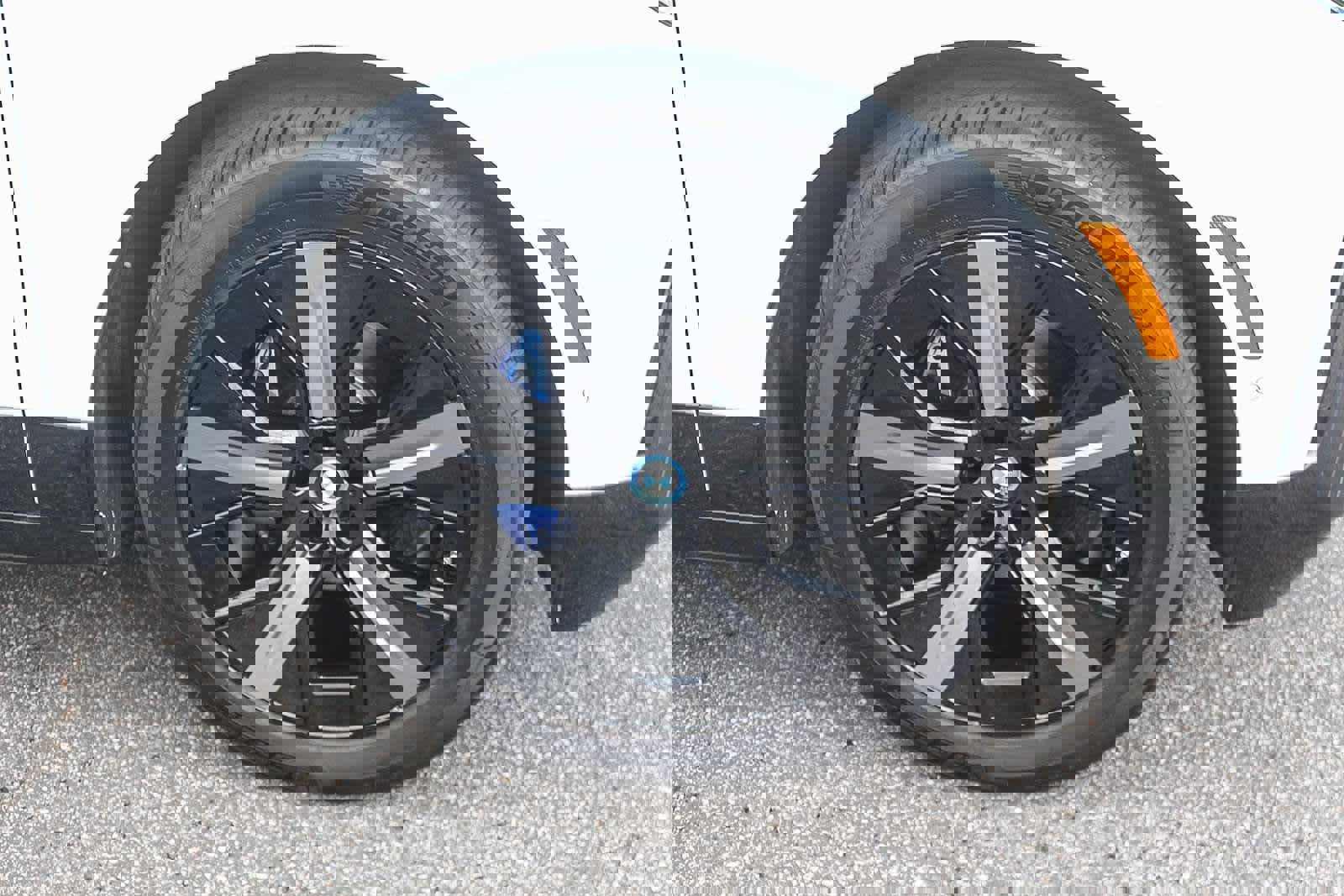 Used 2025 BMW iX xDrive50 image 9