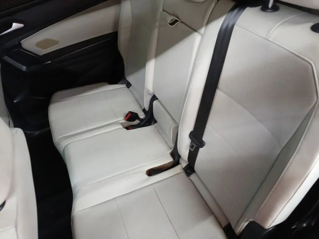 Used 2020 Volkswagen Tiguan SE w/ Panoramic Sunroof Package FWD image 13