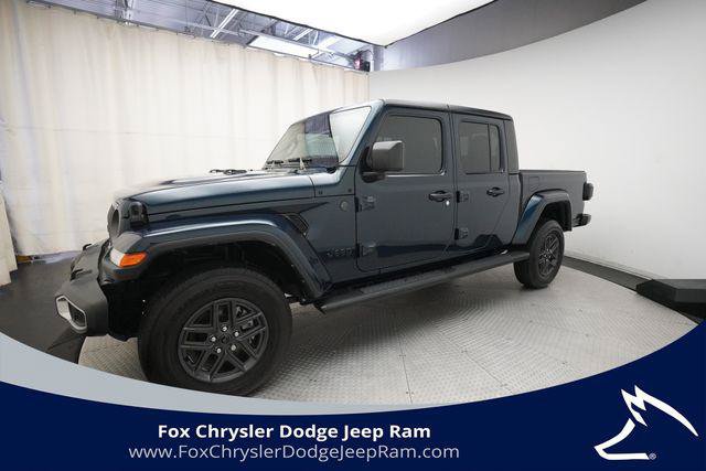 Certified 2025 Jeep Gladiator Sport AWD/4WD image 1