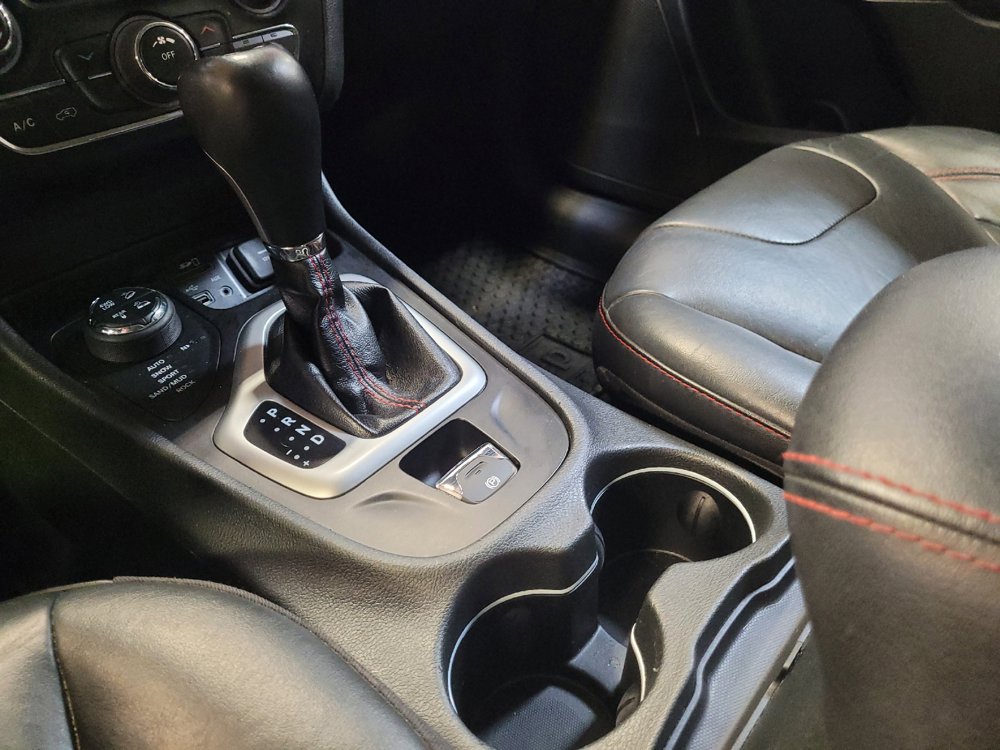 Used 2015 Jeep Cherokee Trailhawk w/ Leather Interior Group AWD/4WD image 26