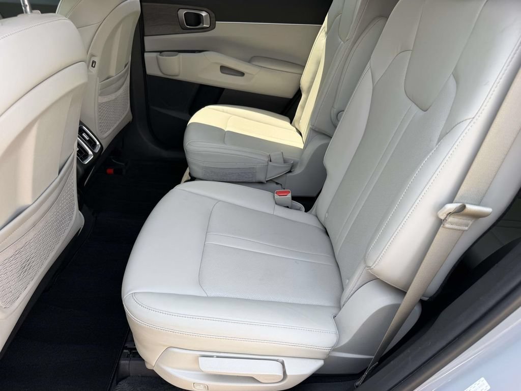 Used 2023 Kia Sorento EX w/ Panoramic Sunroof Package FWD image 11