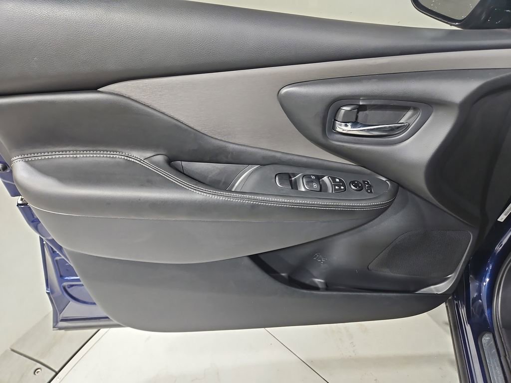 Used 2020 Nissan Murano SV w/ Premium Package image 11